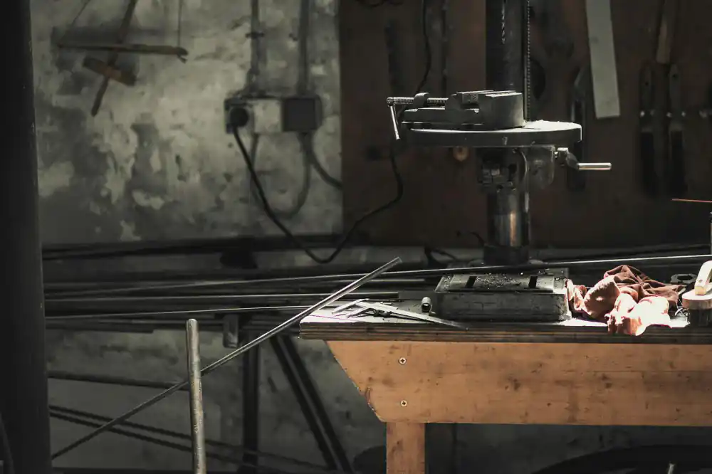 Ergonomic compact rotary hammer